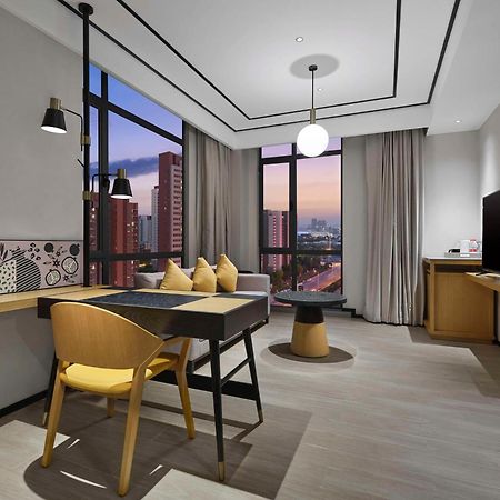 Hilton Garden Inn Tianjin Huayuan Exteriör bild