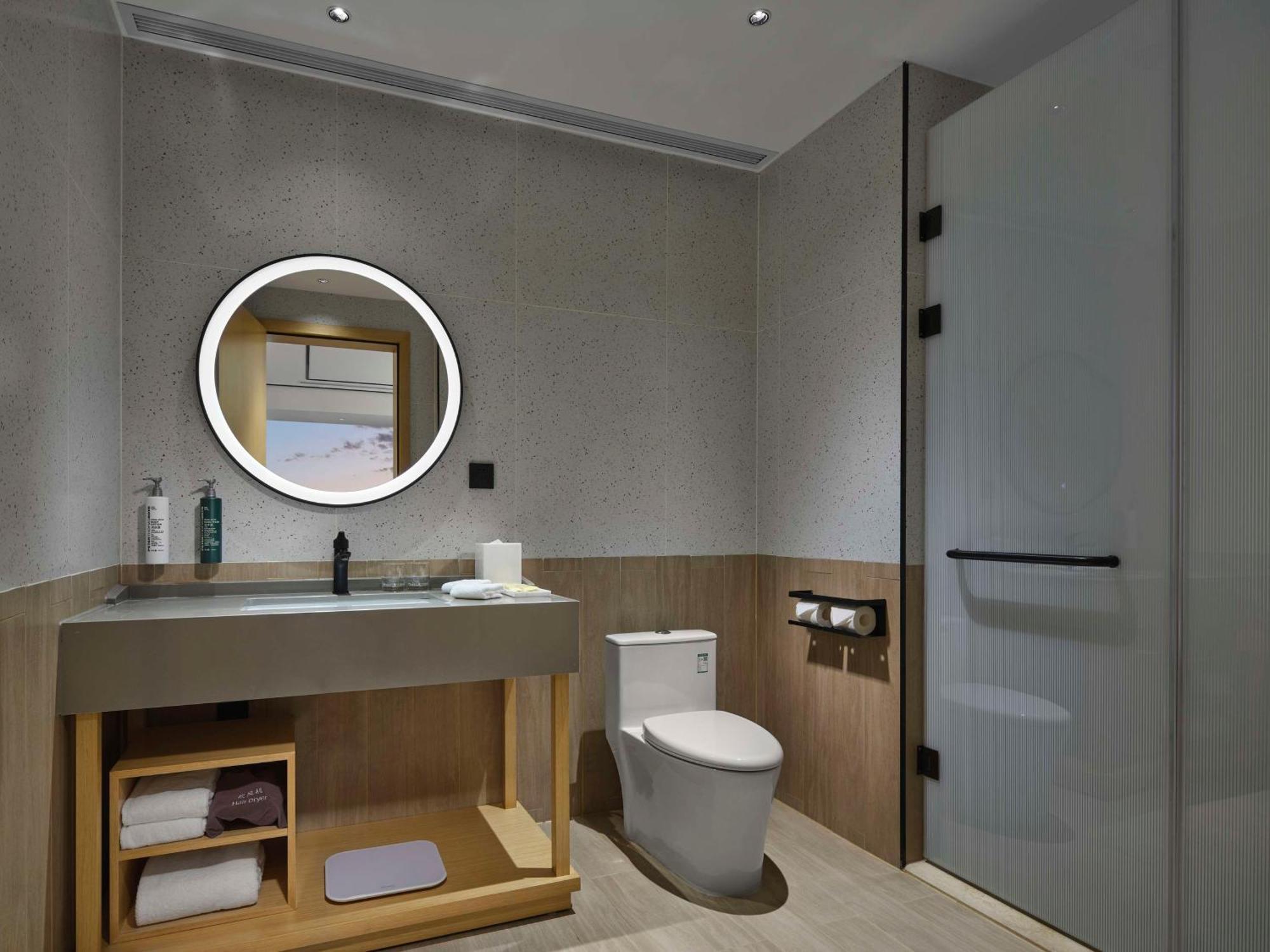 Hilton Garden Inn Tianjin Huayuan Exteriör bild