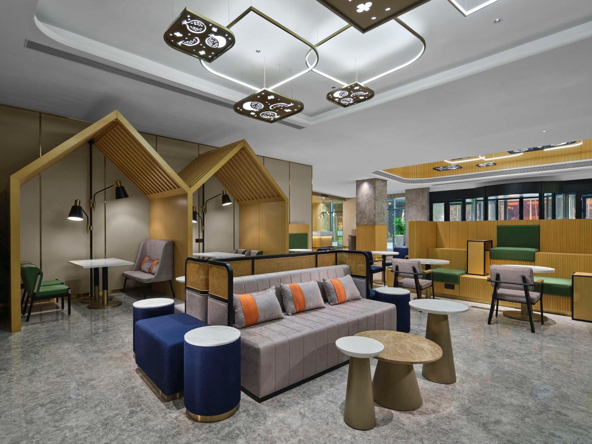 Hilton Garden Inn Tianjin Huayuan Exteriör bild