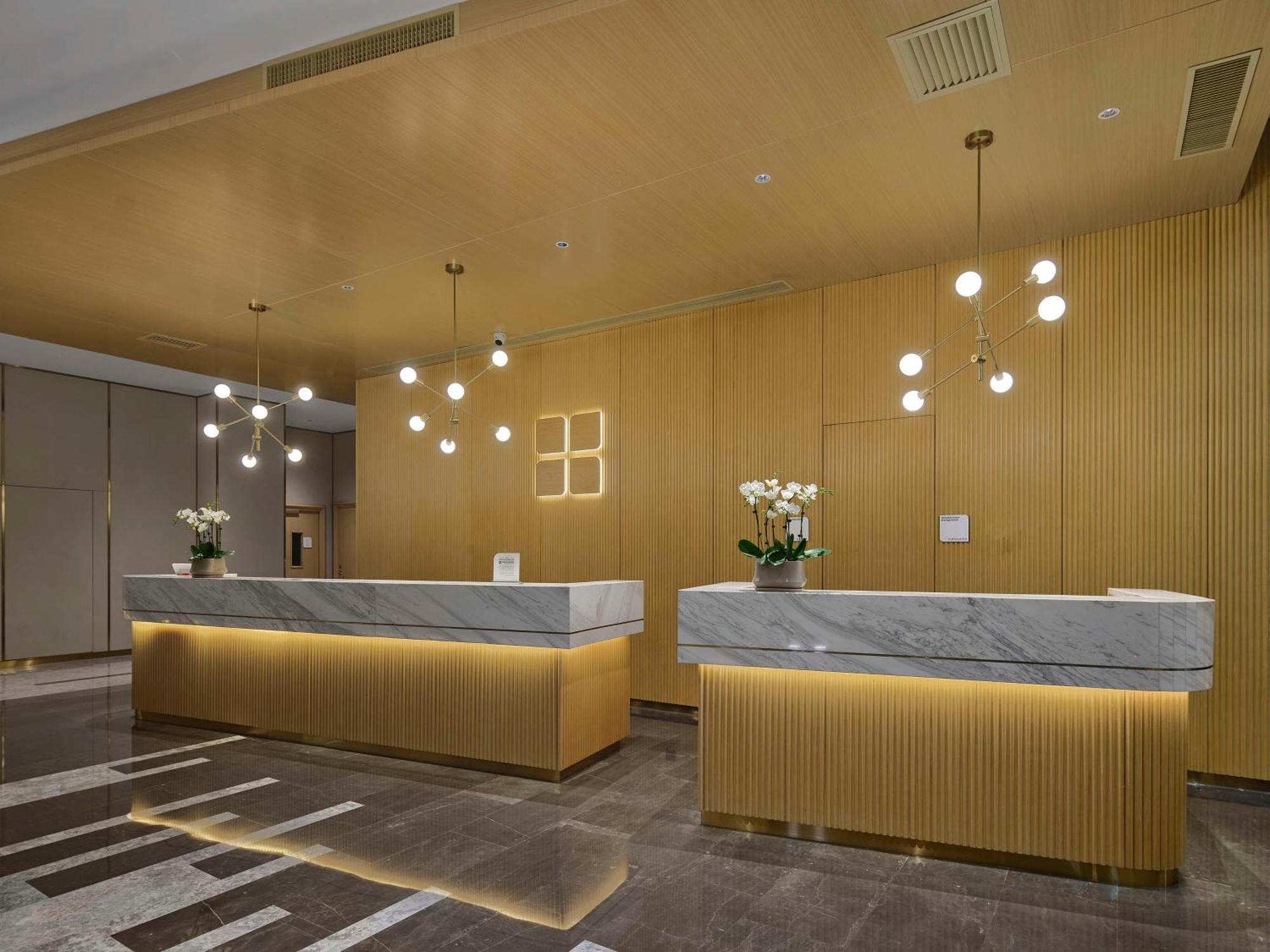 Hilton Garden Inn Tianjin Huayuan Exteriör bild