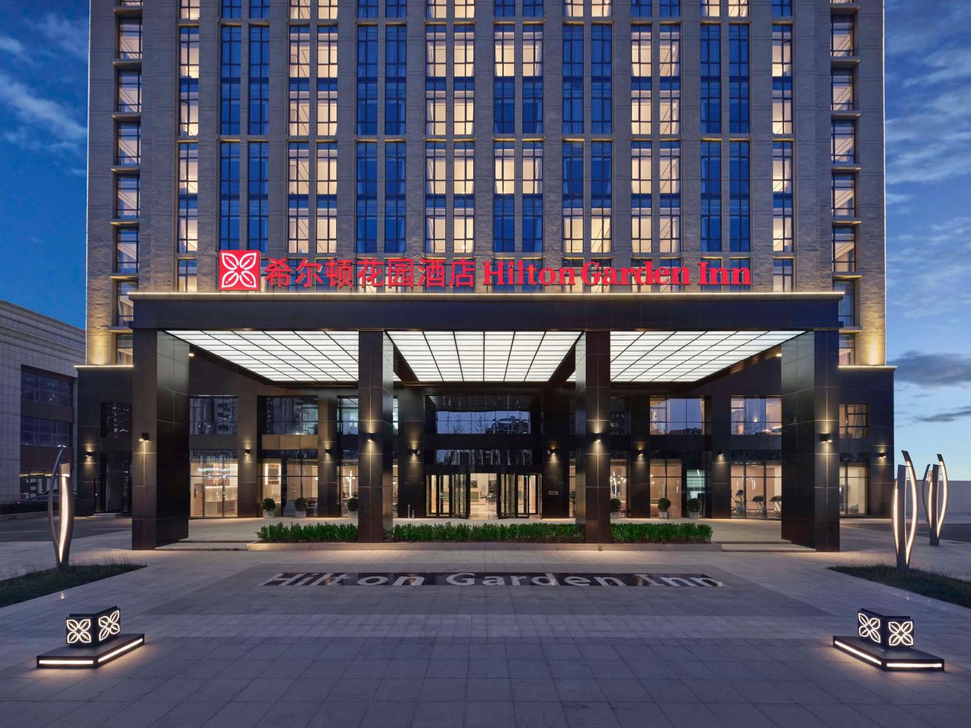 Hilton Garden Inn Tianjin Huayuan Exteriör bild